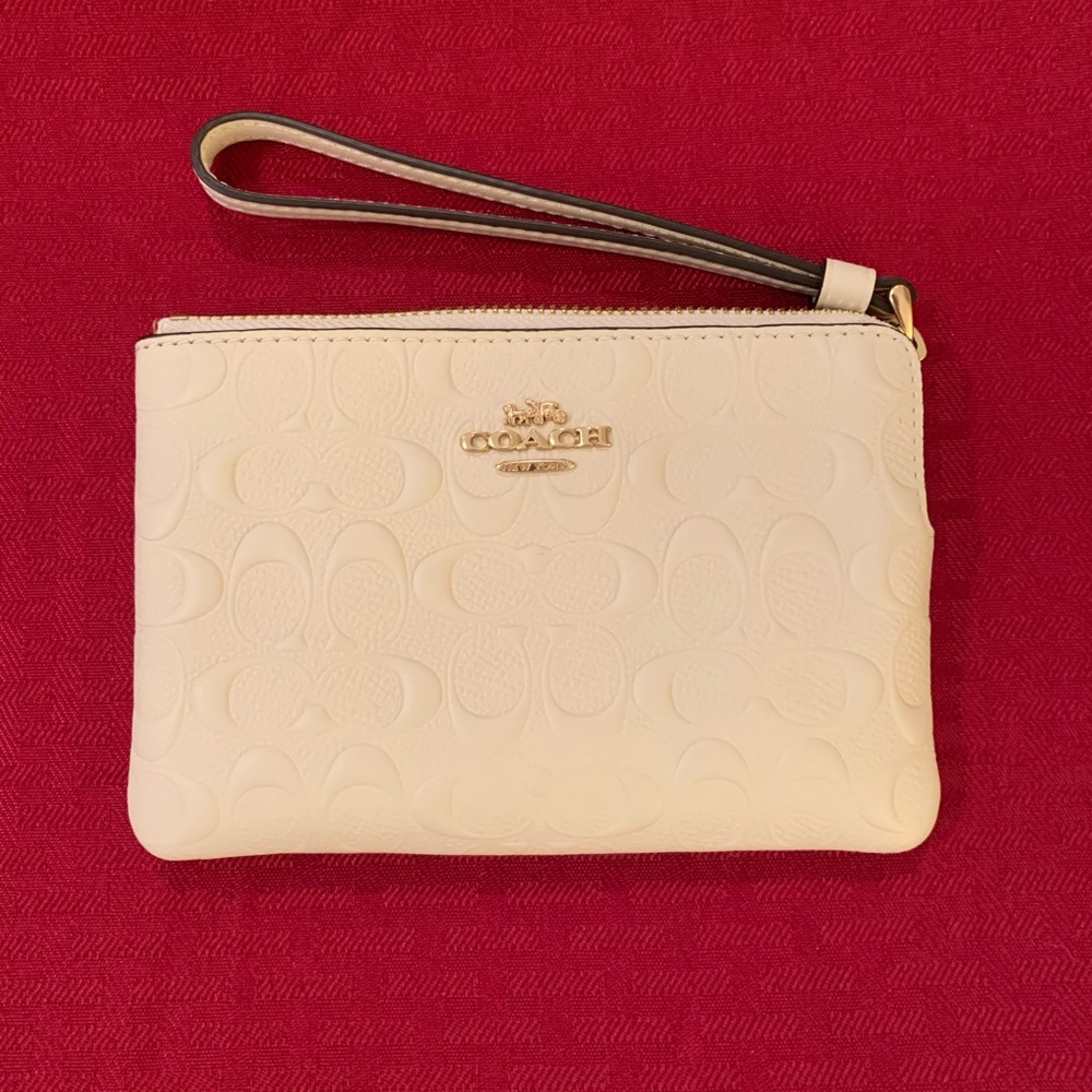 Coach Wristlet Chalk color